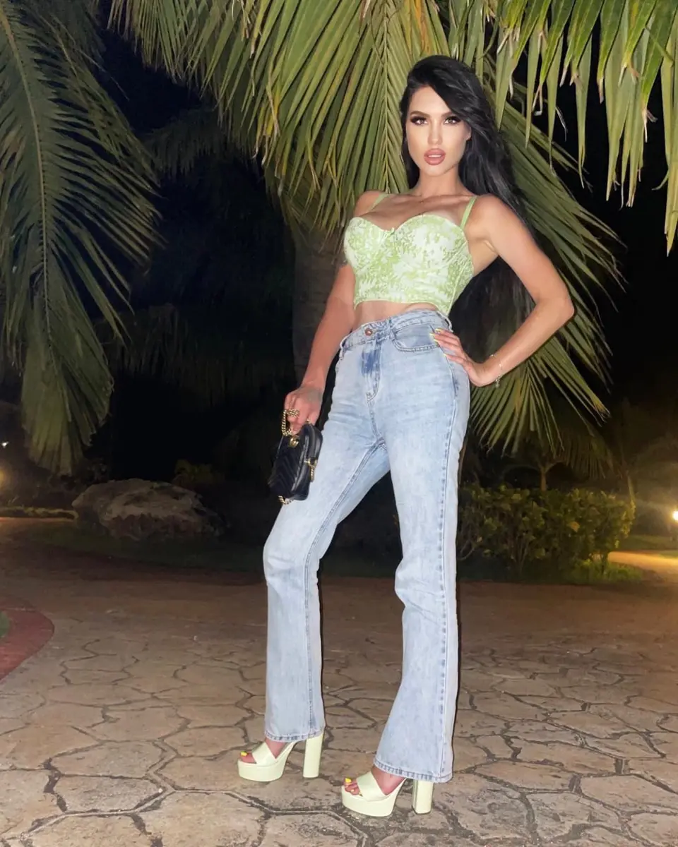 Zoi escort in Dubai
